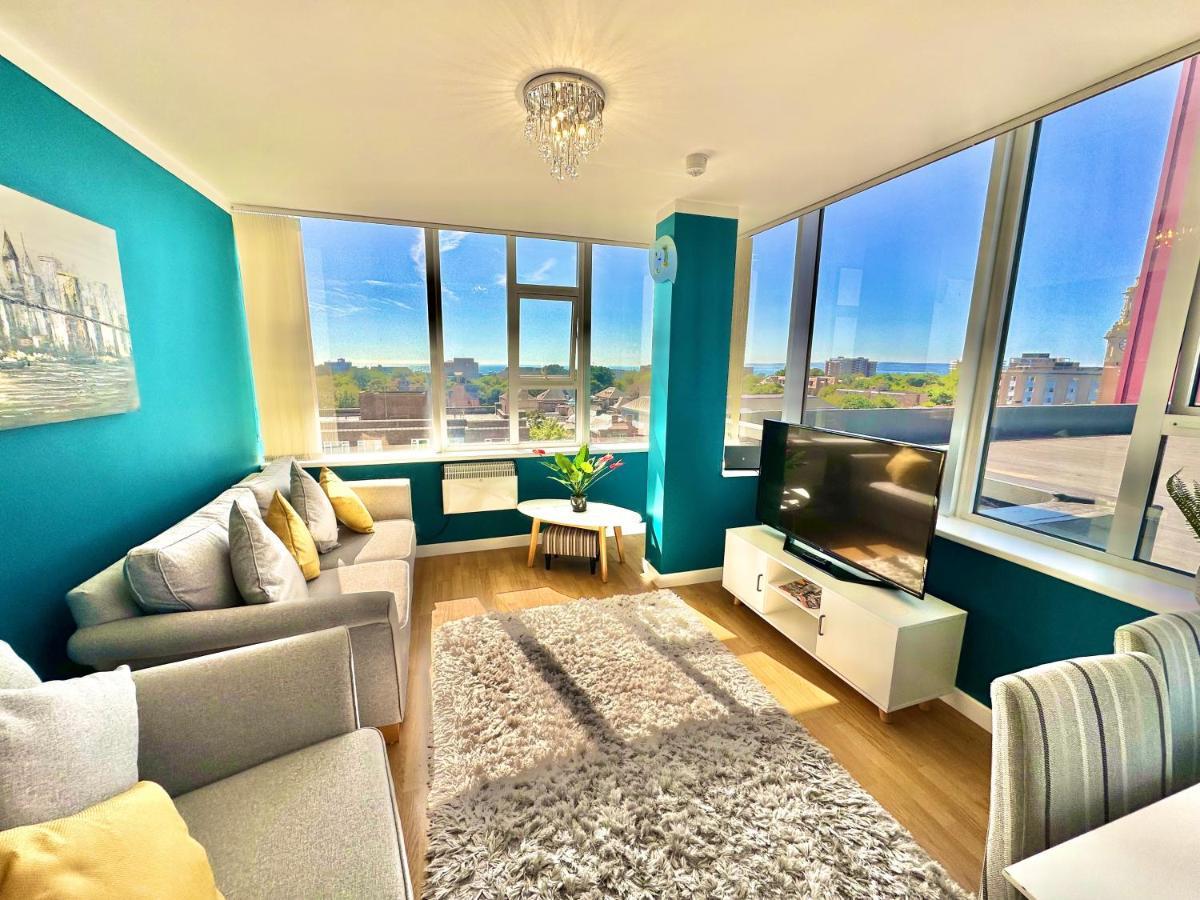 Gorgeous Sea View Two Bed - Close To With Free Parking *